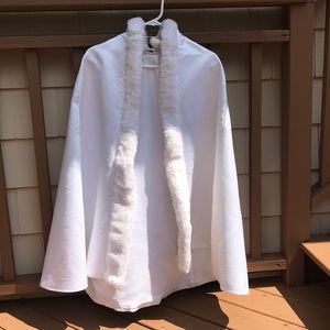Flower girl cape with hood and faux fur trim small